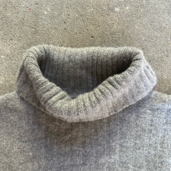 Banana Republic Heritage Collection Wide Rib Turtleneck Sweater Grey Sz Medium - Picture 4 of 7